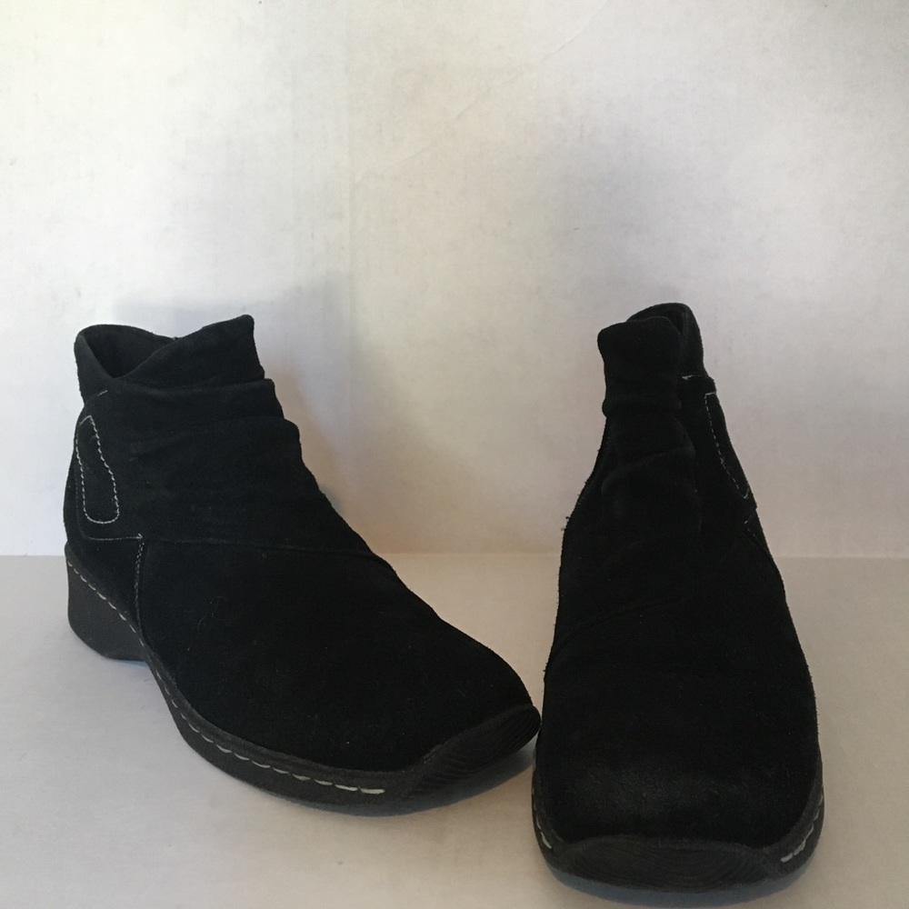 Naturalizer black suede ankle boots. Size 9